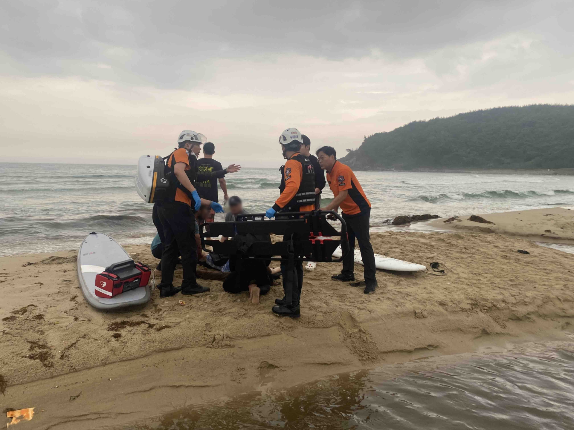 Man dies after being struck by lightning on Yangyang Seorak Beach in Gangwon-do