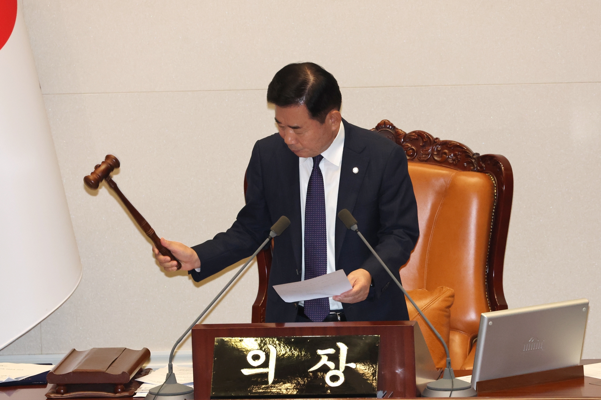 Motion to Arrest Representative Lee Jae-myeong Passed: 149 Votes in Favor, 136 Votes Against