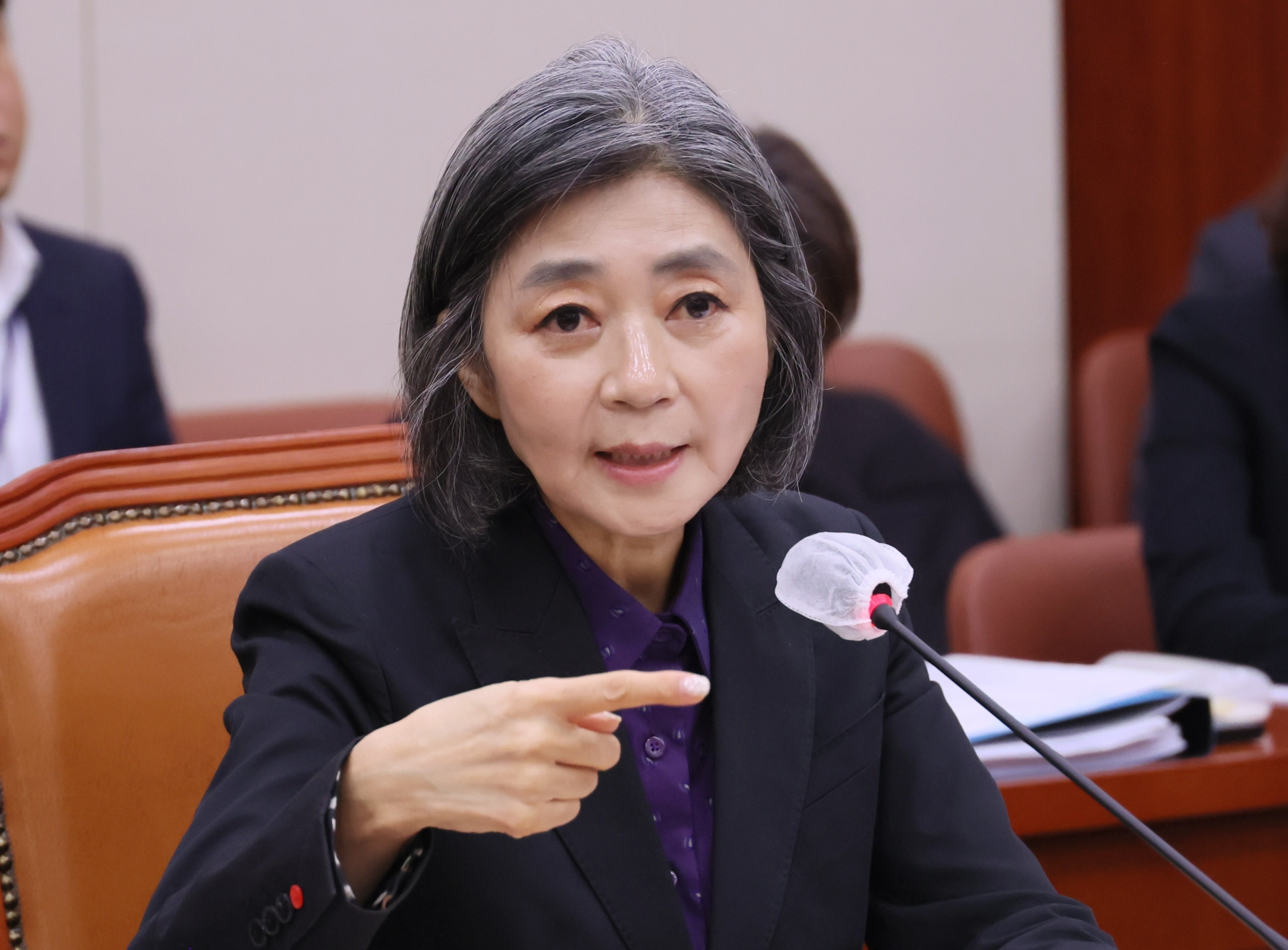 Controversies Surrounding Minister of Gender Equality and Family Candidate Kim Haeng and Minister of Culture, Sports and Tourism Candidate Yoo In-chon: Stock Parking, Blacklist Battle, and Swearing Allegations