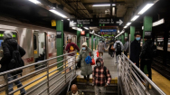 미국 지하철 운행 중에 총기 발사..2명 부상
